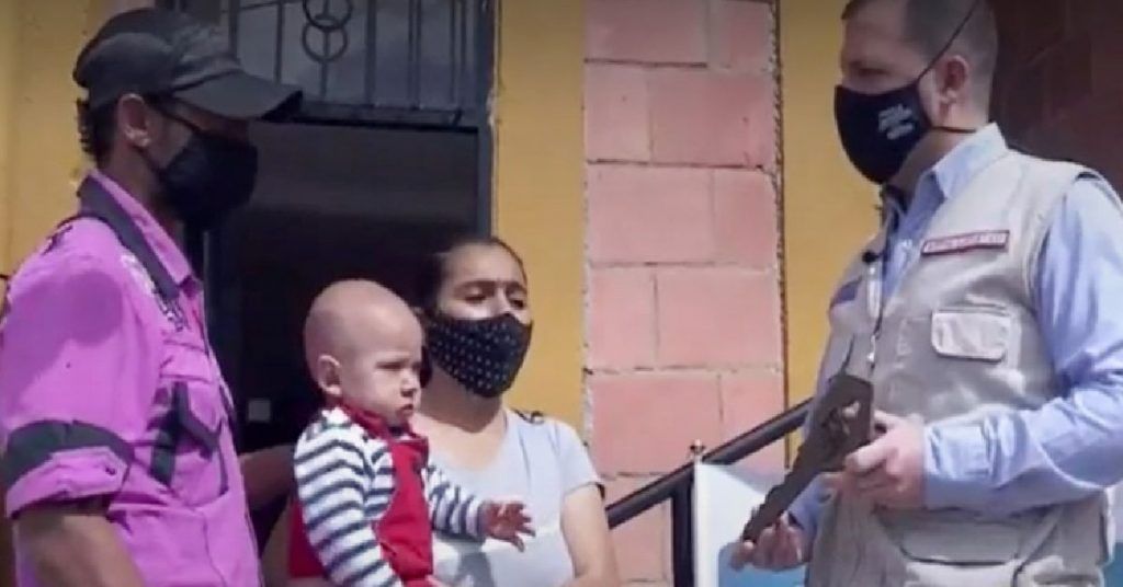 Familia vivió durante dos años en carrocería de un furgón
