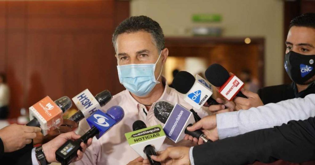 anibal-gaviria-gobernador-antioquia-la-chiva-de-uraba