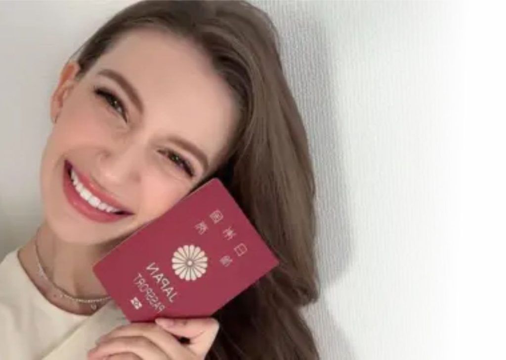 miss-japon-renuncia-corona-relacion-casado-la-chiva-de-uraba 2