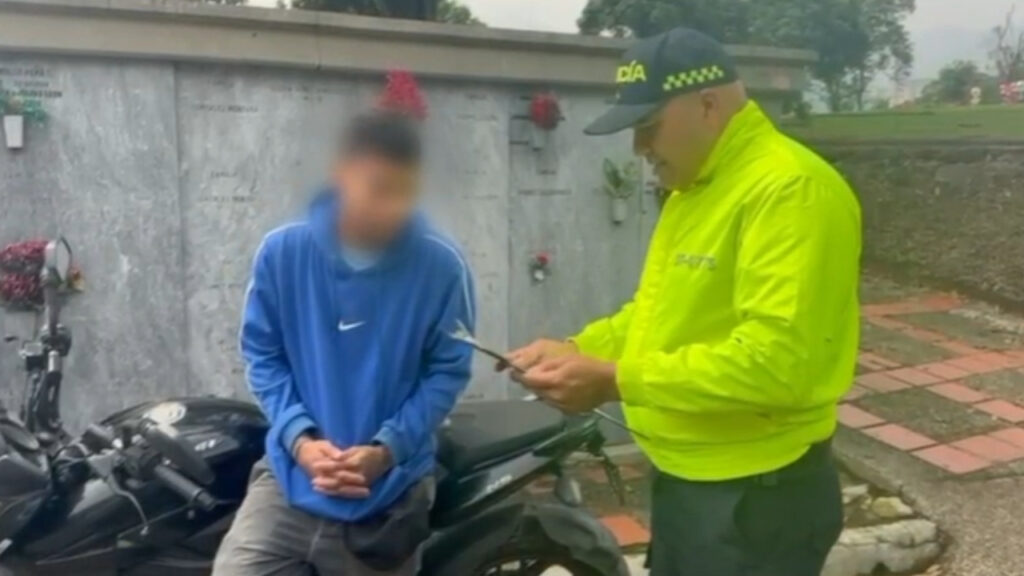 Hombre que habría asesinado a su hijo de 9 meses en Medellín es capturado cuando lo visitaba en el cementerio