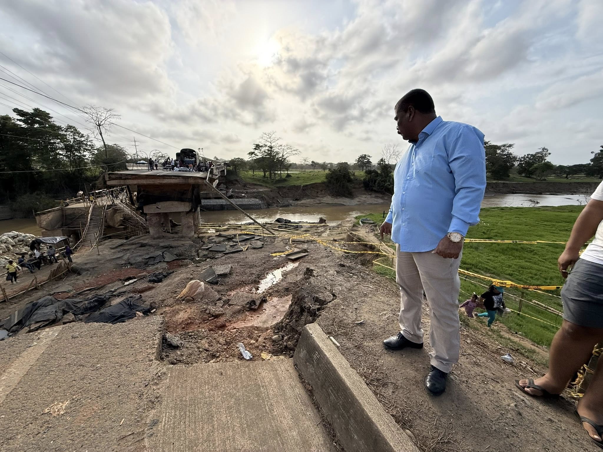 Alcaldía pide a la comunidad abstenerse de cruzar el puente antiguo del río Mulatos